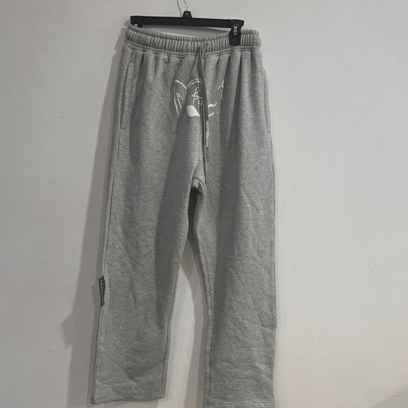 Be Panther Signature Panther Eyes outfit - Picture 8 of 14